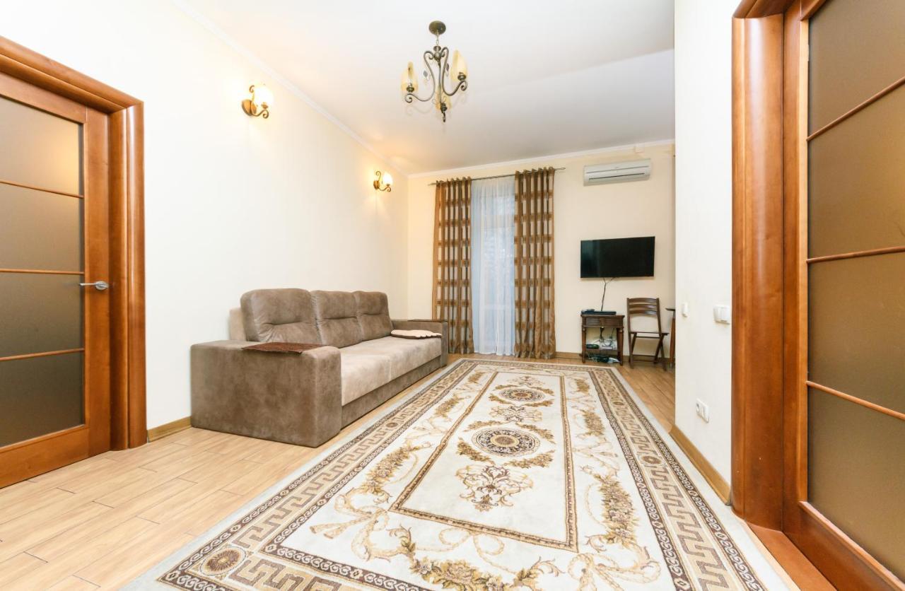 Квартира В Тихом Месте Шумного Мегаполиса Kiew Exterior foto